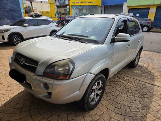HYUNDAI TUCSON 2.0 MPFI GLS 16V 143CV 2WD GASOLINA 4P AUTOMÁTICO HYUNDAI TUCSON 2.0 MPFI GLS 16V 143CV 2WD GASOLINA 4P AUTOMÁTICO